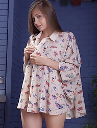 Fascinating nude teen girl show on the roof